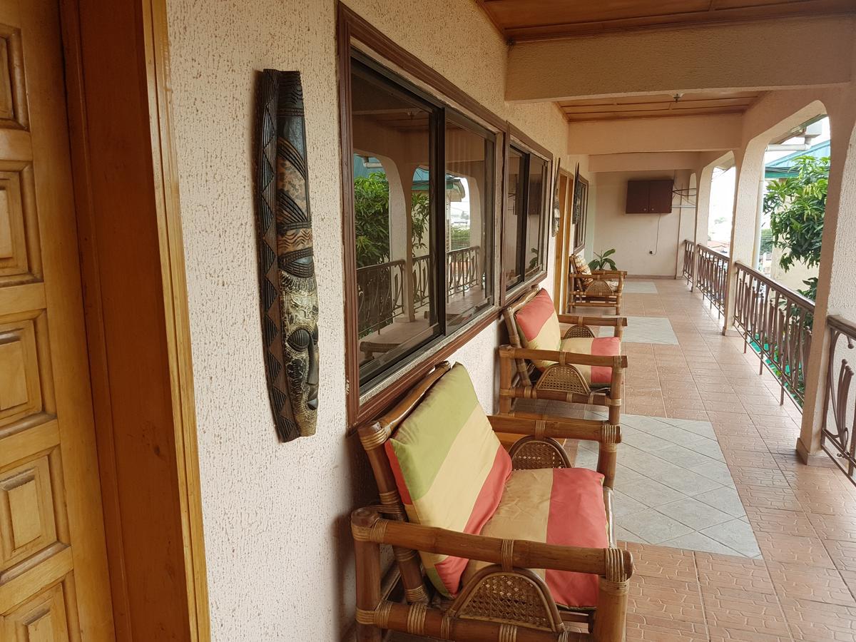 Ngleshi Amanfro De Mod Hotel מראה חיצוני תמונה